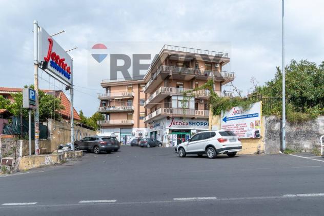 negozio in vendita a Gravina di Catania