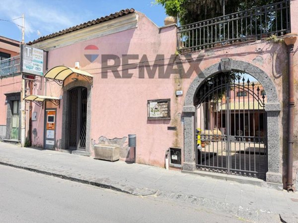 negozio in vendita a Gravina di Catania