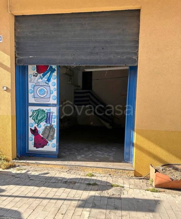 negozio in vendita a Gravina di Catania