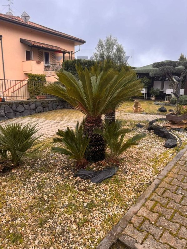 casa indipendente in vendita a Gravina di Catania