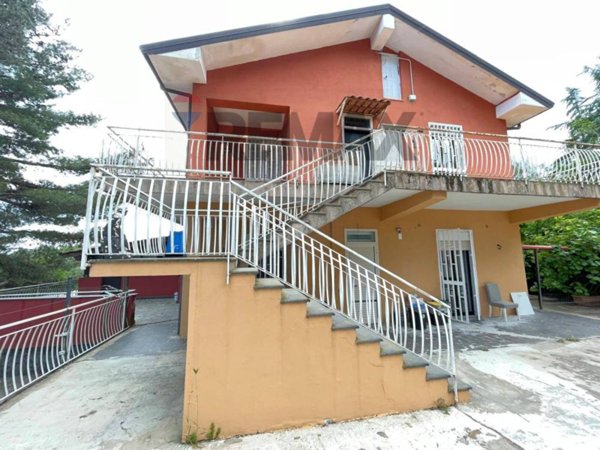 casa indipendente in vendita a Gravina di Catania