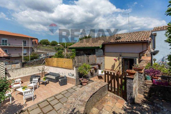 casa indipendente in vendita a Gravina di Catania