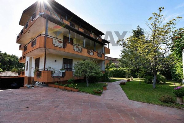 casa indipendente in vendita a Gravina di Catania