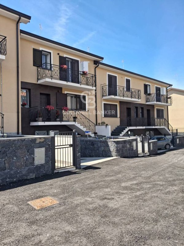 casa indipendente in vendita a Gravina di Catania