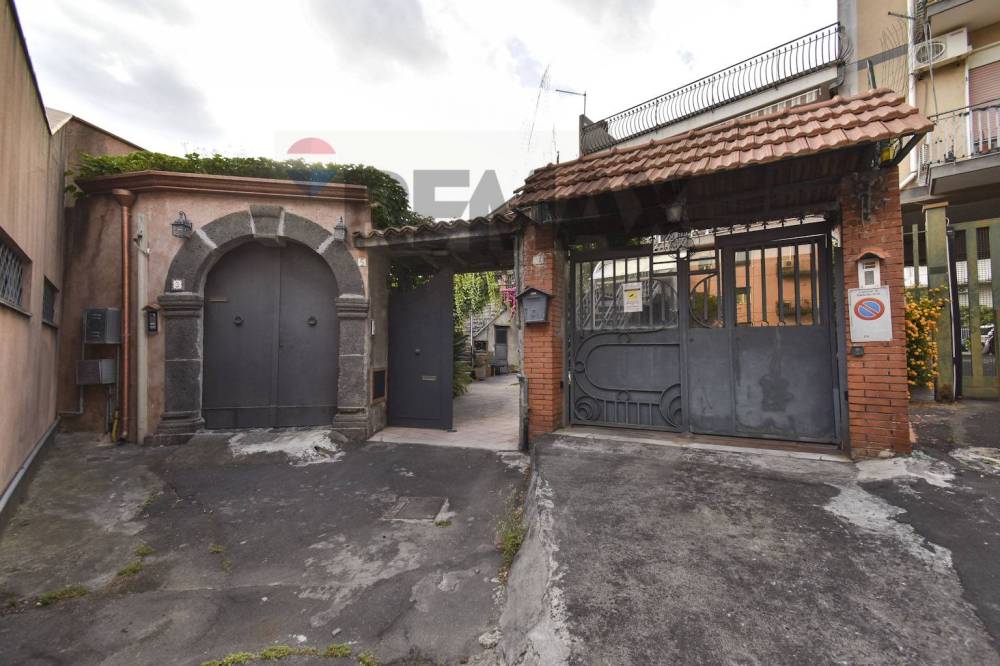 casa indipendente in vendita a Gravina di Catania