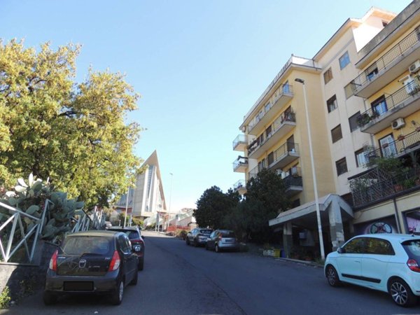 locale commerciale in vendita a Gravina di Catania in zona San Paolo
