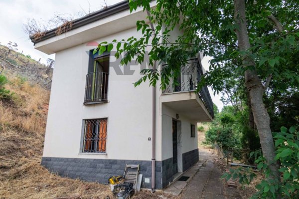 casa indipendente in vendita a Gravina di Catania