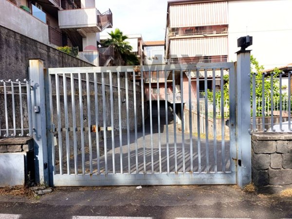 negozio in vendita a Gravina di Catania