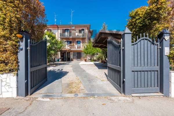 casa indipendente in vendita a Gravina di Catania