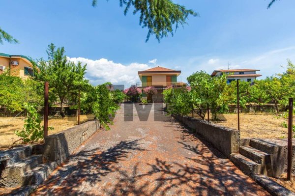 casa indipendente in vendita a Gravina di Catania