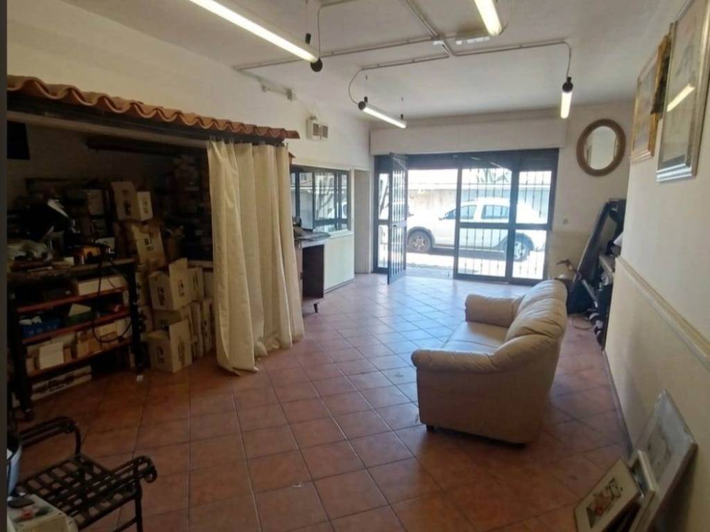 negozio in vendita a Gravina di Catania in zona Coviello