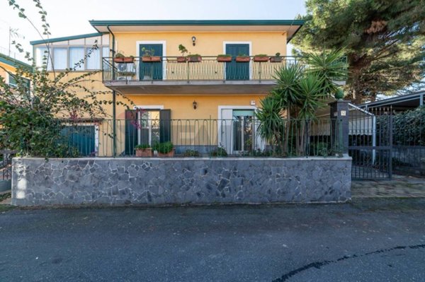 casa indipendente in vendita a Gravina di Catania