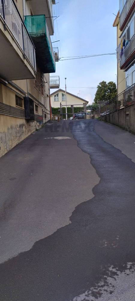 locale di sgombero in vendita a Gravina di Catania