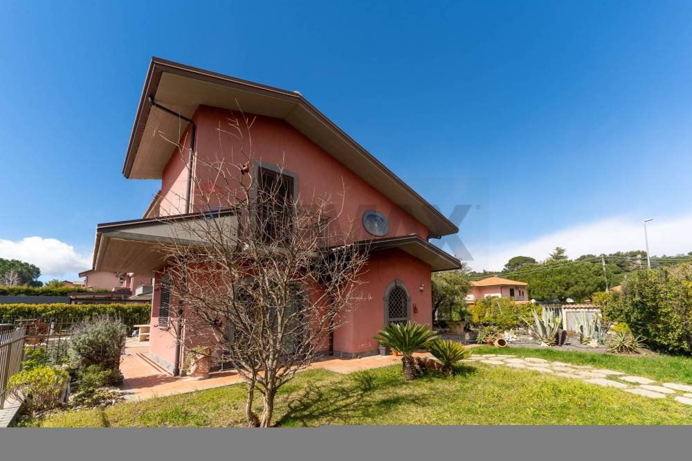 casa indipendente in vendita a Gravina di Catania