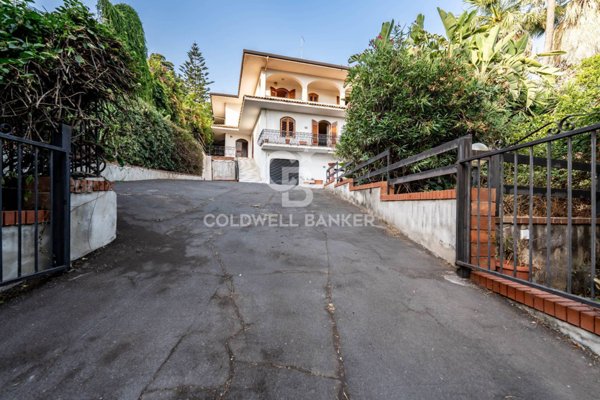 casa indipendente in vendita a Gravina di Catania