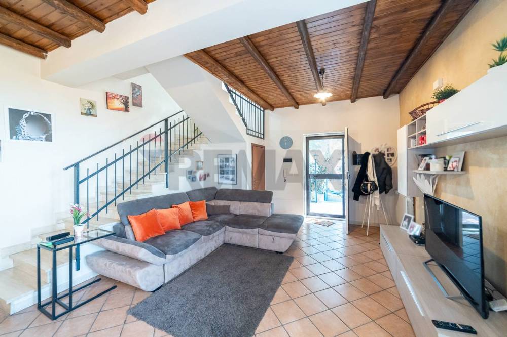 casa indipendente in vendita a Gravina di Catania