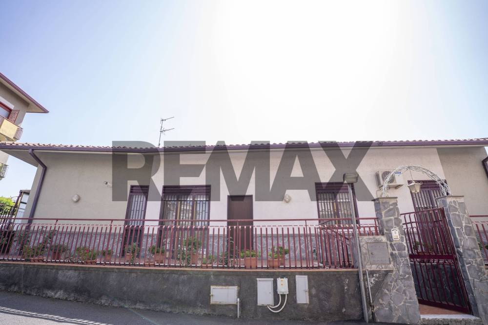 casa indipendente in vendita a Gravina di Catania
