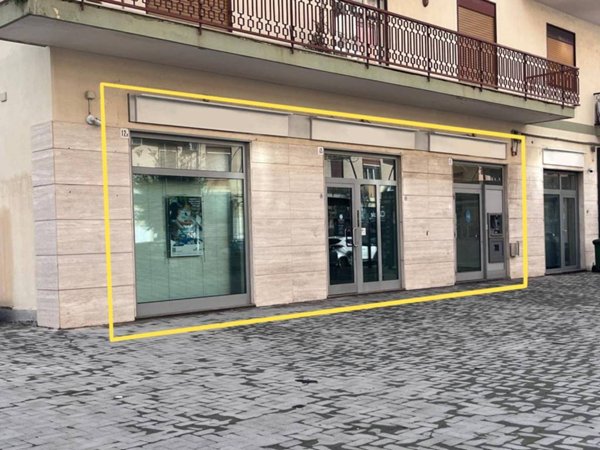 locale commerciale in vendita a Gravina di Catania in zona San Paolo