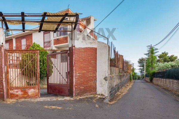 casa indipendente in vendita a Gravina di Catania