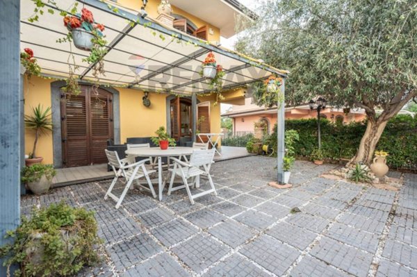 casa indipendente in vendita a Gravina di Catania