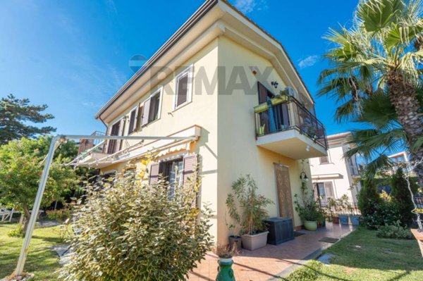 casa indipendente in vendita a Gravina di Catania