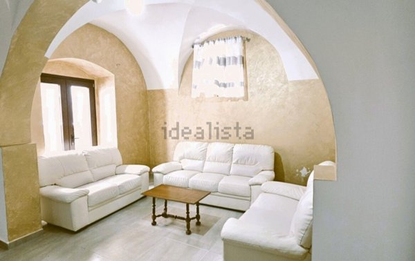 esavano in vendita a Licodia Eubea