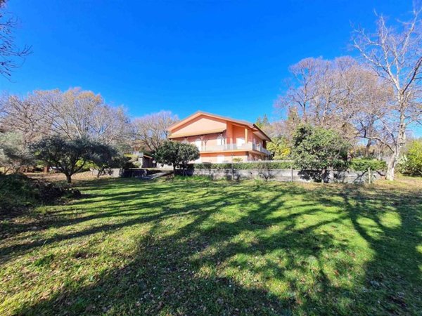 casa indipendente in vendita a Linguaglossa