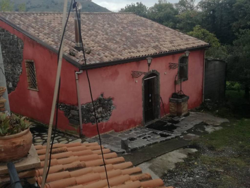 negozio in vendita a Linguaglossa