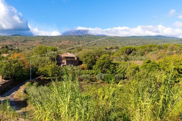 casa indipendente in vendita a Linguaglossa