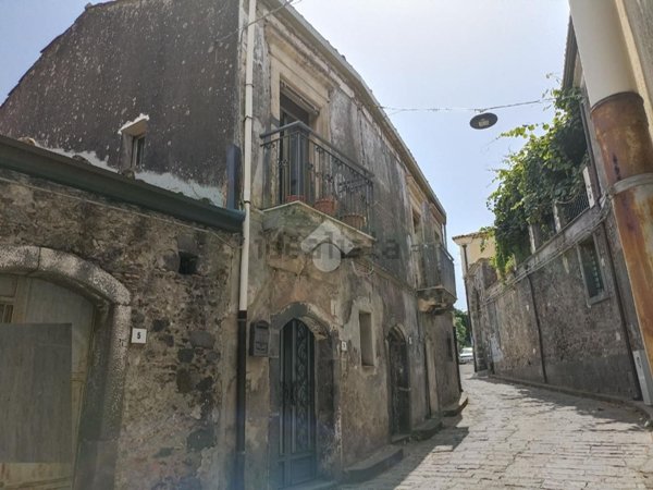 casa indipendente in vendita a Linguaglossa