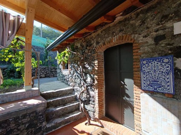 casa indipendente in vendita a Linguaglossa