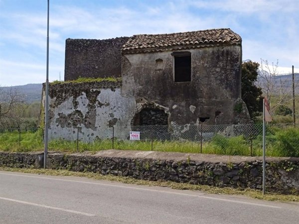 casa indipendente in vendita a Linguaglossa