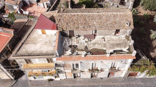 casa indipendente in vendita a Linguaglossa