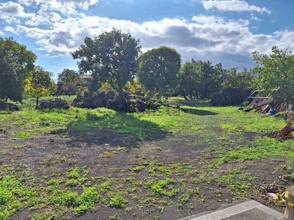 casa indipendente in vendita a Linguaglossa