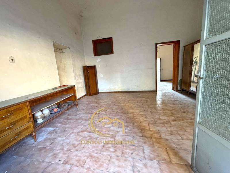 locale commerciale in vendita a Linguaglossa