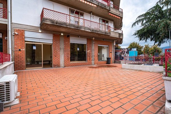 locale commerciale in vendita a Linguaglossa