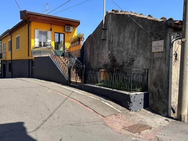 casa indipendente in vendita a Linguaglossa