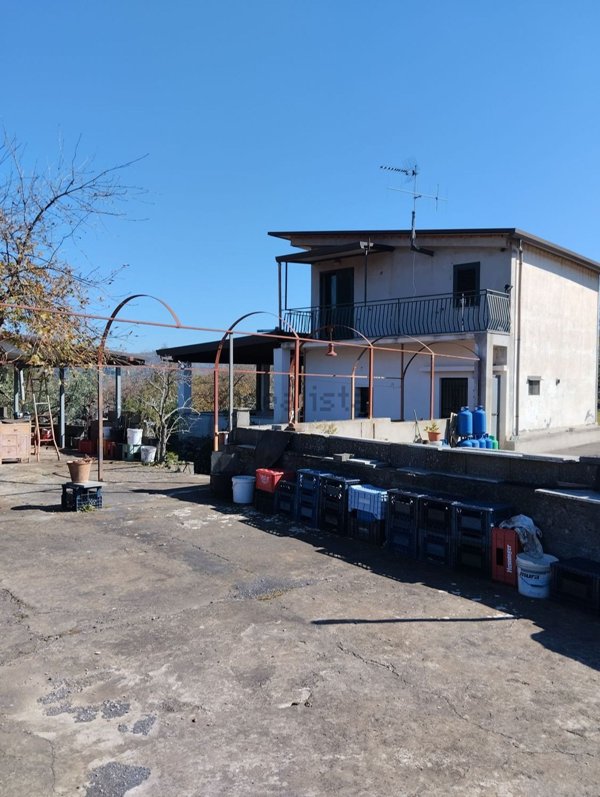 casa indipendente in vendita a Linguaglossa