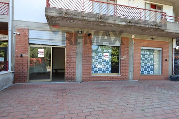 negozio in vendita a Linguaglossa in zona Catena
