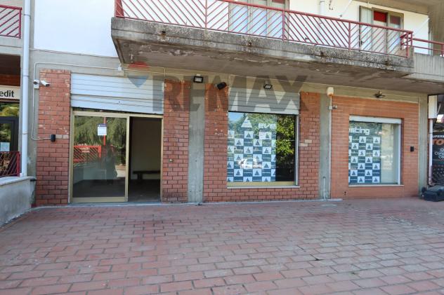 locale commerciale in vendita a Linguaglossa
