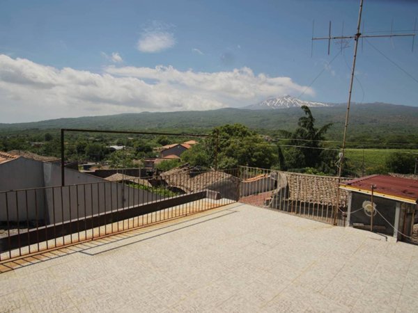casa indipendente in vendita a Linguaglossa
