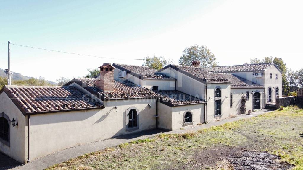 casa indipendente in vendita a Linguaglossa in zona Catena