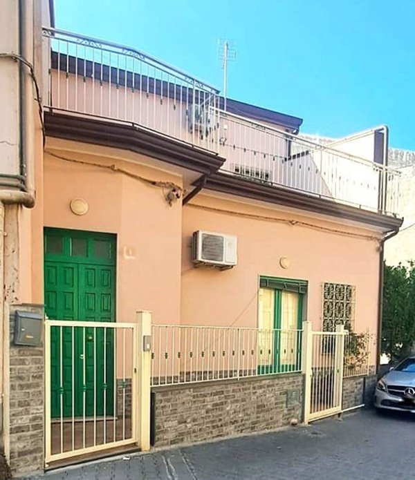 casa indipendente in vendita a Linguaglossa