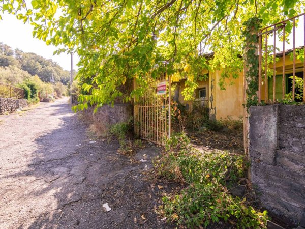 casa indipendente in vendita a Linguaglossa