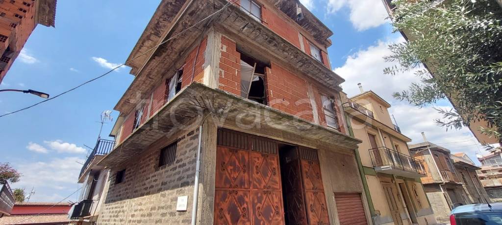 casa indipendente in vendita a Maletto