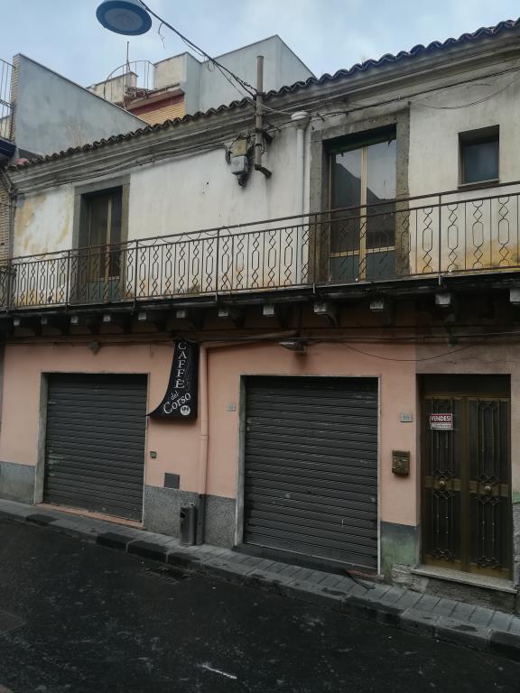 locale commerciale in vendita a Maletto