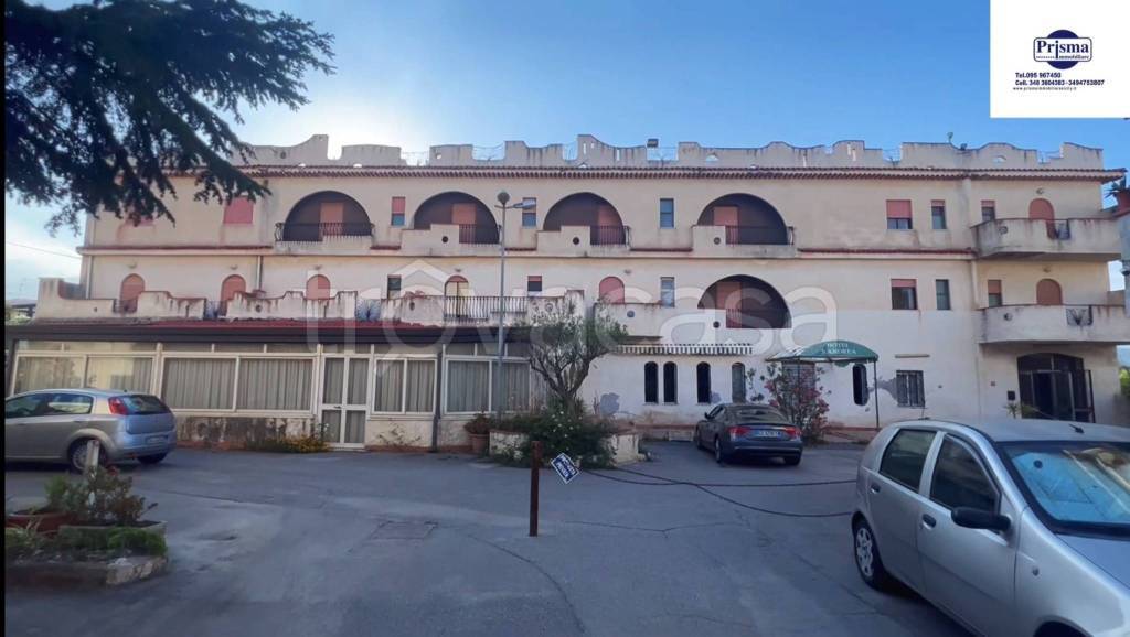 negozio in vendita a Mascali in zona Fondachello