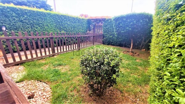 esavano in vendita a Mascali in zona Fondachello