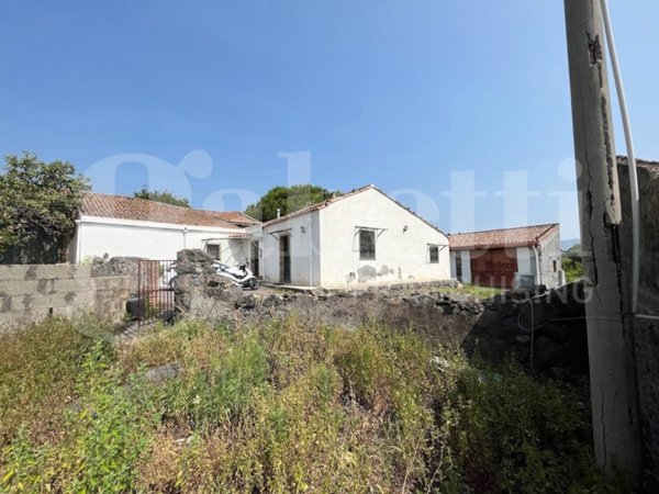 casa indipendente in vendita a Mascali in zona Fondachello