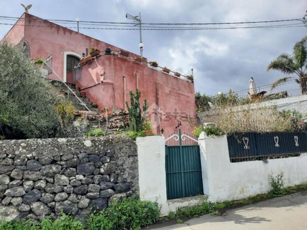 casa indipendente in vendita a Mascali in zona Fondachello